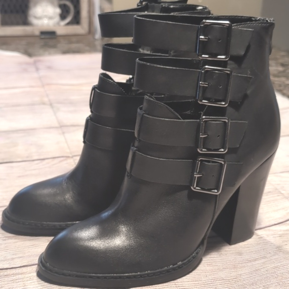 Chinese Laundry Gadget heeled srappry buckle detail black ankle boots size 9
